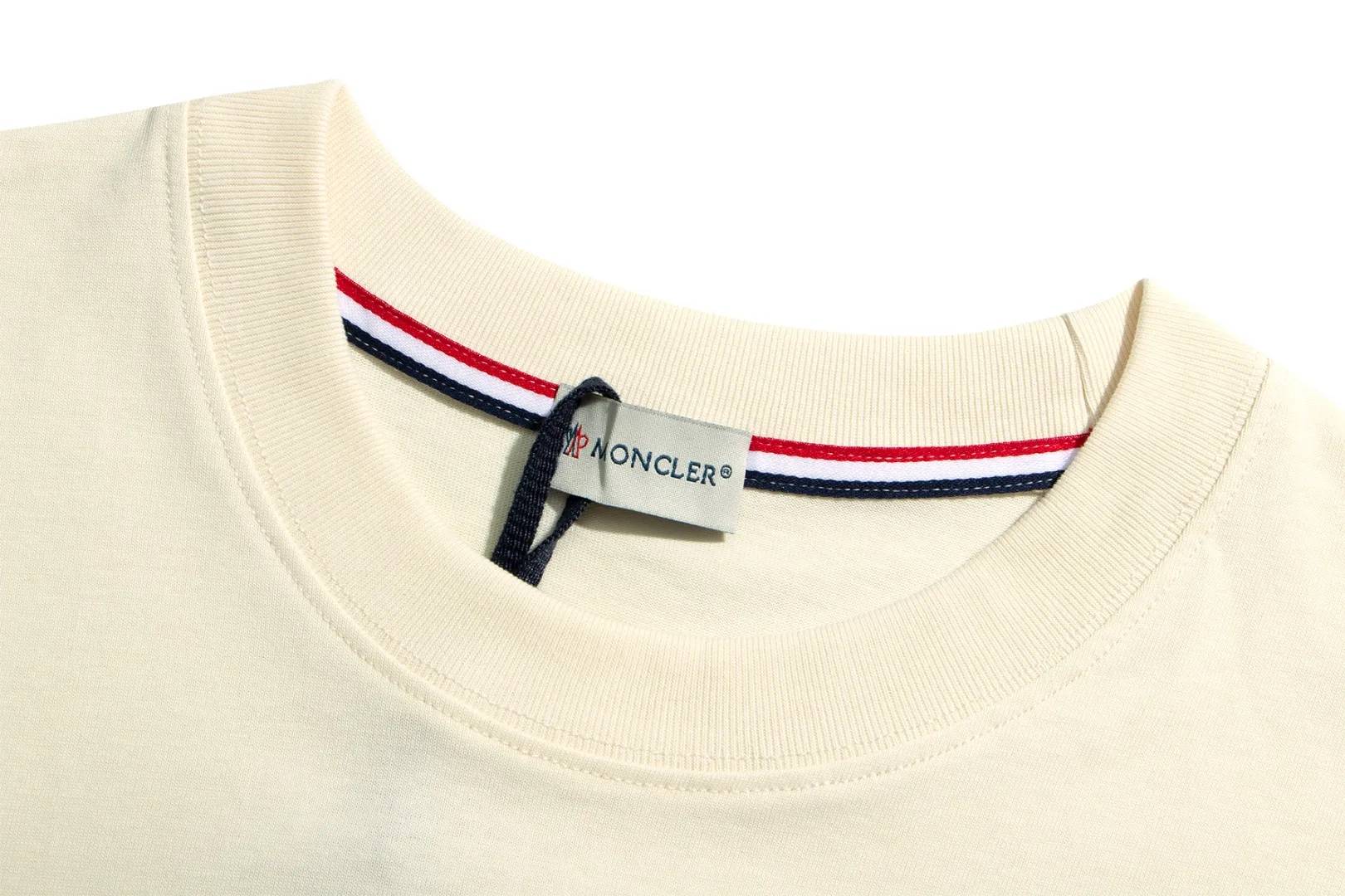 Quality《Moncler~ 》2024New Arrival T , Versatile Quality . ‼ 32 250G ‼ T 🤪 Sizes：S-M-L-XL-2XL ：Black White 、 Same Style